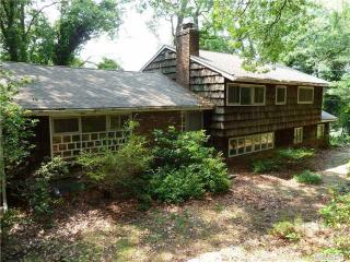240 Little Neck Rd, Center Port, NY 11721-1146