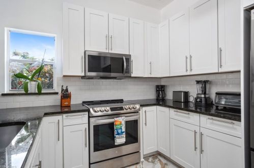 101 Sharwood Dr, Naples FL  34110-5721 exterior