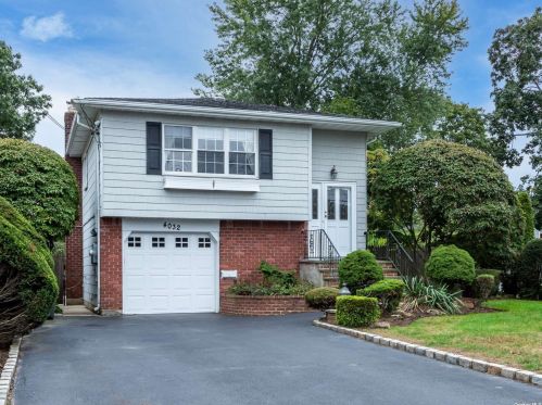 4032 Clark St, Seaford, NY 11783-2202