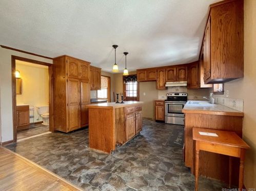 254 Jobs Hill Rd, Ellington, CT 06029-2209