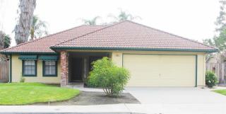 941 Holly Ave, Clovis CA  93611-6219 exterior