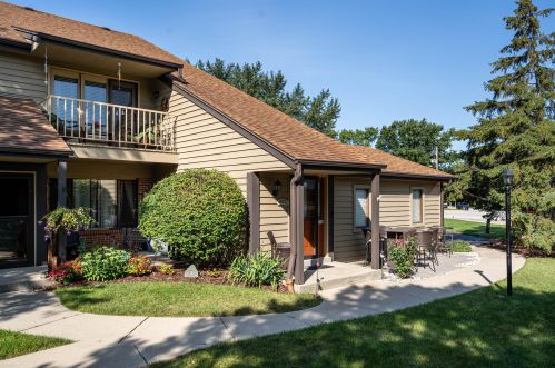 3711 Loomis Rd, Milwaukee, WI 53221-1054