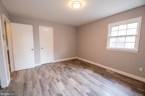 18 Manorhouse Dr, Trenton NJ  08638-1728 exterior