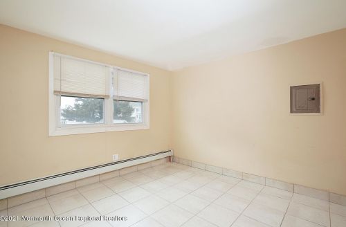 250 Hancock Ave, Pelican Island NJ  08751-2043 exterior