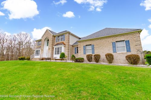 12 Russell Rd, East Freehold, NJ 07728-8581