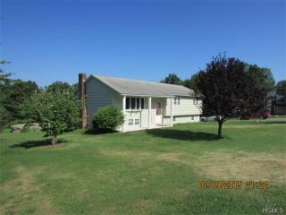 21 Maidstone Dr, Walden, NY 12586-2426