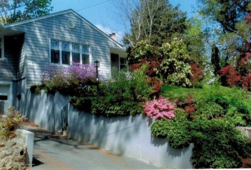 9 Peak St, Monmouth Hills, NJ 07732-1821