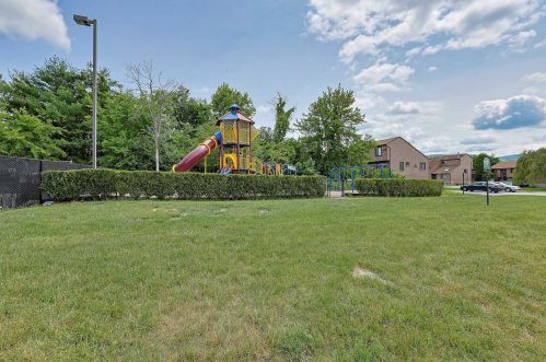 20 Hemlock Ct, Fishkill NY  12524-2618 exterior