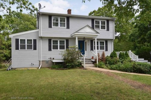 107 Bonnet Shores Rd, South Kingstown, RI 02882-1417