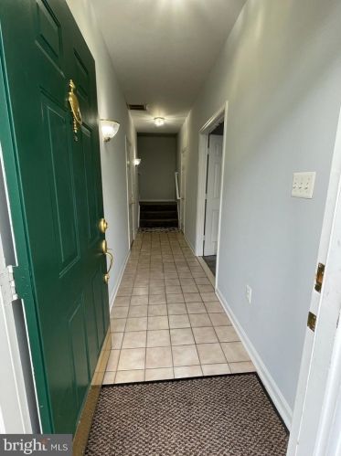 2523 Logan Wood Dr, Herndon VA  20171-4490 exterior