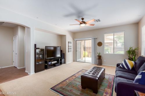 945 Colonial Dr, Gilbert, AZ 85296-8389