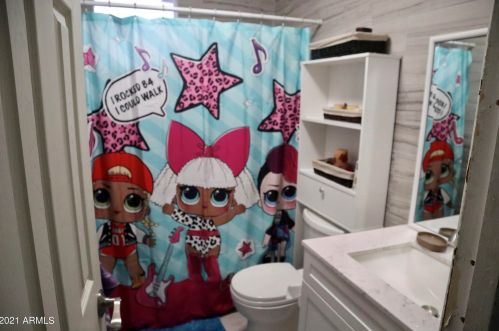 5008 Sierra Vis Dr, Glendale AZ  85305-2058 exterior