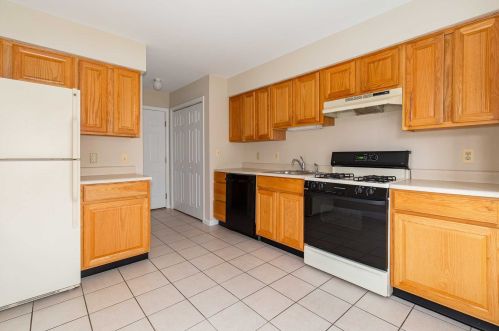 17 Windsor Ct, Poughkeepsie NY  12601-1116 exterior