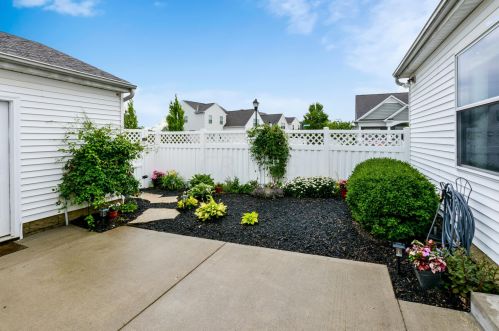 4704 Trumhall Dr, Darbydale OH  43123-8127 exterior