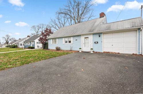 45 Emerson Ave, Copiague, NY 11726-3728