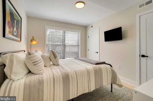 1733 Independence Ave, Washington DC  20003-1637 exterior