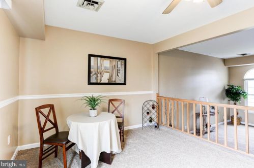 6290 Spg Knl Dr, Harrisburg PA 17111-6883 exterior