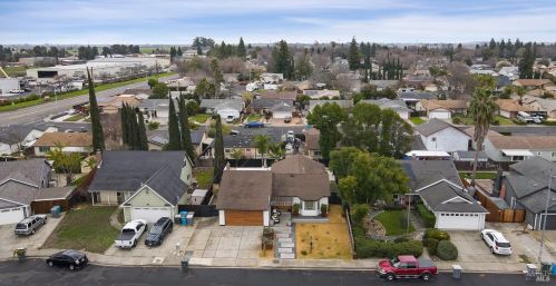 403 Temple Dr, Vacaville CA  95687-5146 exterior