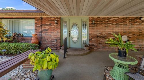 31821 Harris Rd, Tavares, FL 32778-4627