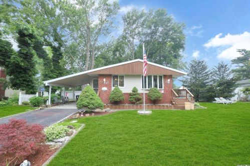 160 Fiddler Pl, West Islip, NY 11795-1241