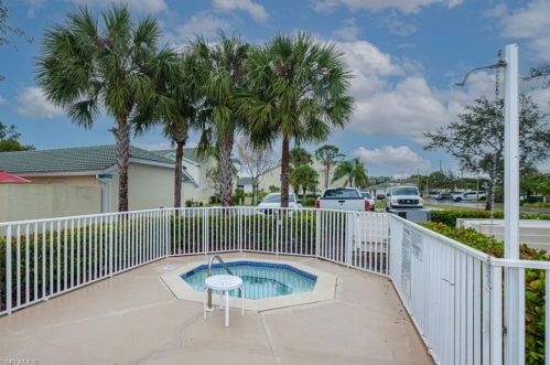 4925 Sandra Bay Dr, Naples FL  34109-2676 exterior