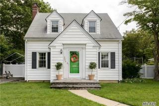 328 Ivy Ave, Westbury, NY 11590-1916