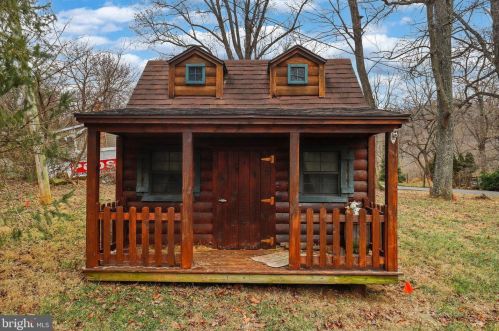 499 Rome Beauty Dr, Linden VA  22642-6441 exterior