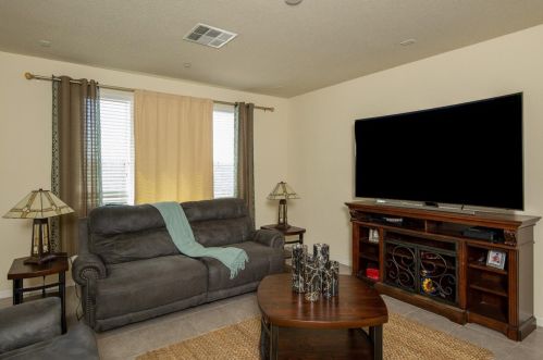 730 Sawtooth St, Manteca CA  95337-7827 exterior