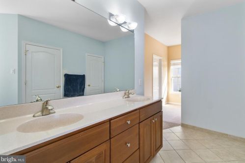 6 Nicole Ct, Swedesboro NJ  08085-3448 exterior