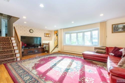 324 Scharer Ave, Rockleigh, NJ 07647-1722