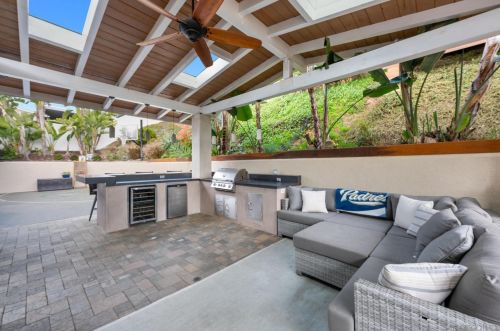 2875 Lloyd St, San Diego CA 92117-6031 exterior