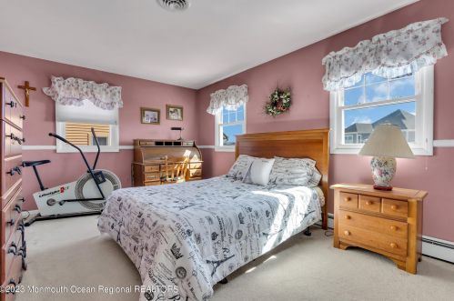 316 Sunset Dr, Pelican Island NJ  08751-2225 exterior