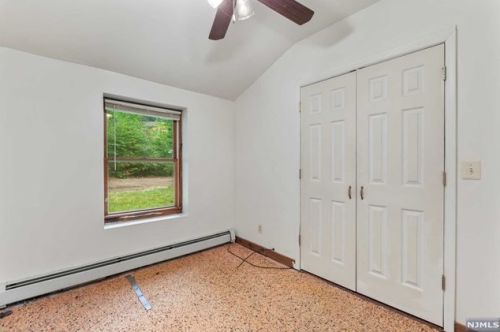 51 Pinecrest Trl, West Milford NJ  07480-1700 exterior