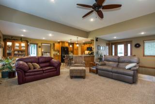 2445 Hilton Springs Dr, Dubuque, IA 52002-2920