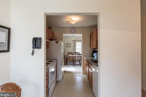 18 Townsend Ct, Lancaster PA  17603-6797 exterior