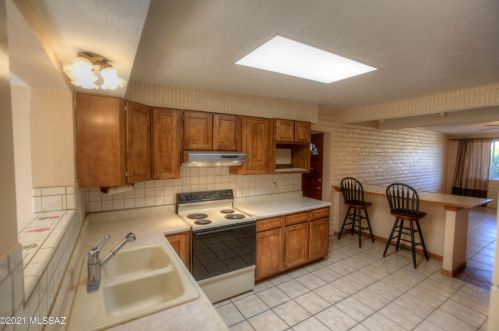 9074 Igo Pl, Tucson, AZ 85710-1825