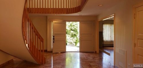 120 Jenkins Dr, Englewood NJ  07632-1602 exterior