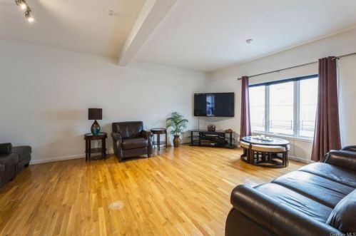 43 Leif Blvd, Congers, NY 10920-1311