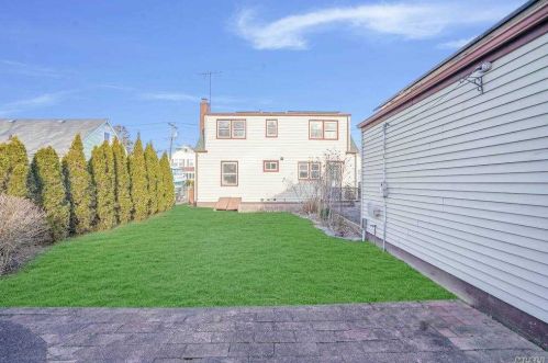 17 Caldwell St, Huntington Station NY 11746-1859 exterior