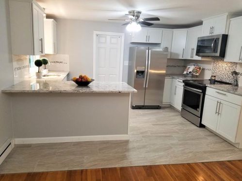 3 Doris St, Derry, NH 03038-3806