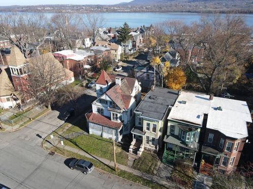 52 Liberty St, Newburgh NY  12550-4911 exterior