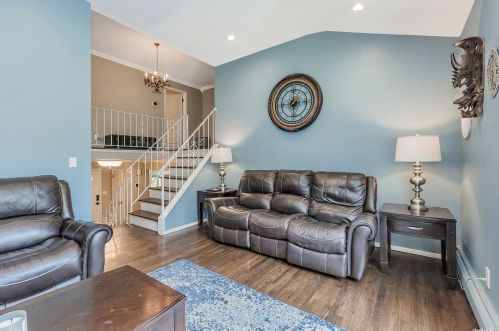 6 Stuart Ct, Huntington Station NY  11746-4237 exterior