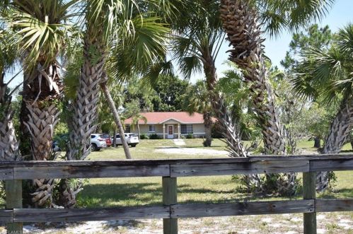 3211 24th Ave, Naples, FL 34120-3595