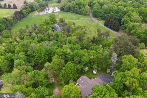 10085 Fox Hound Dr, Nokesville VA  20181-1431 exterior