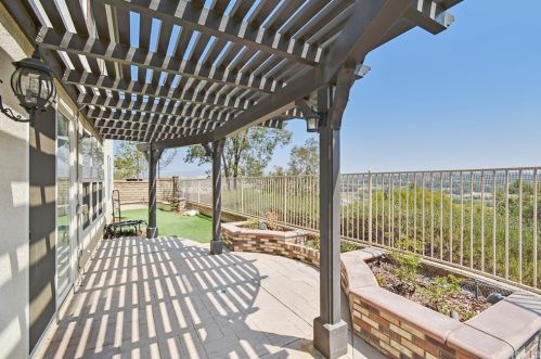 24306 Foxglove Pl, Santa Clarita CA  91354-4922 exterior