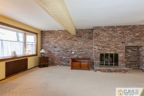 13 Lillian Ter, Woodbridge, NJ 07095-3321