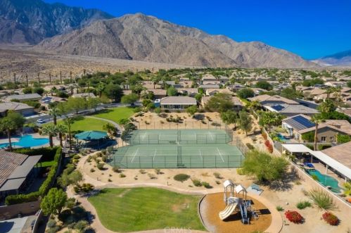 828 Mira Grande, Palm Springs CA  92262-1209 exterior