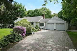 203 Snedecor Ave, Bay Port, NY 11705-1718