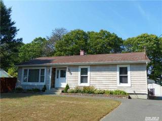 87 Chanel Dr, Smith Point, NY 11967-3811