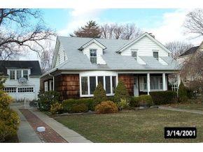 925 Thomas Ave, North Baldwin NY  11510-4140 exterior